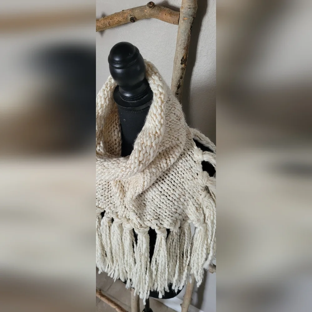 Infinity Fringe Scarf - Picture 5 of 8
